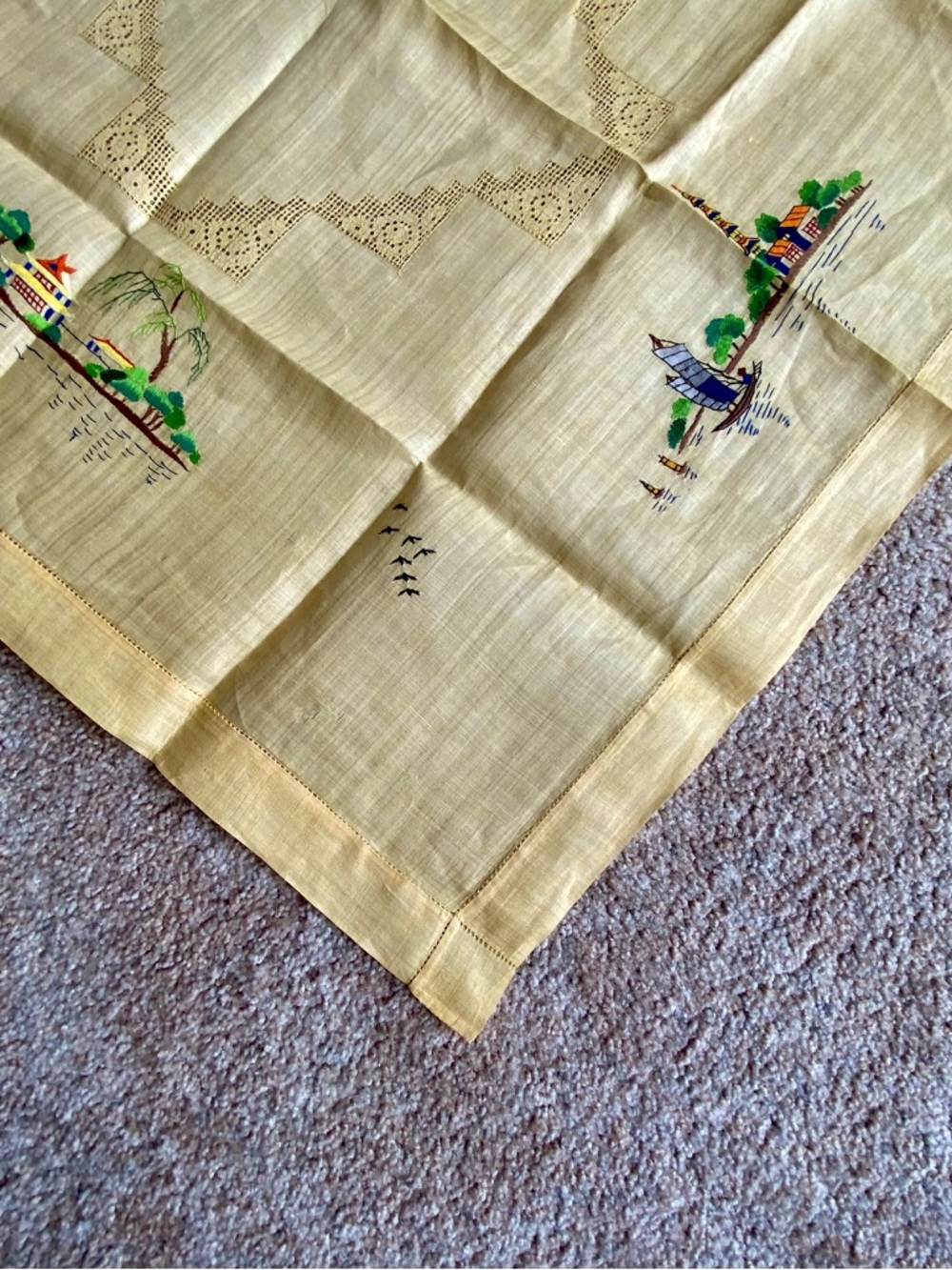 Asian Tablecloth Hand Embroidered - Picture 6 of 12